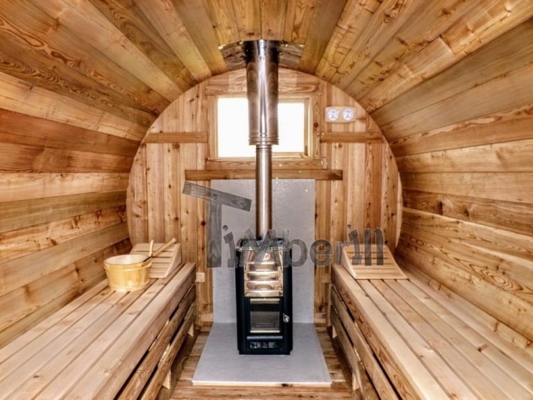Harvia poêle au feu de bois dans le sauna barrique