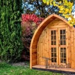cabane en bois de camping dans le jardin